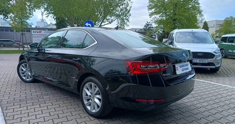 Skoda Superb cena 99900 przebieg: 121100, rok produkcji 2019 z Szczecin małe 596